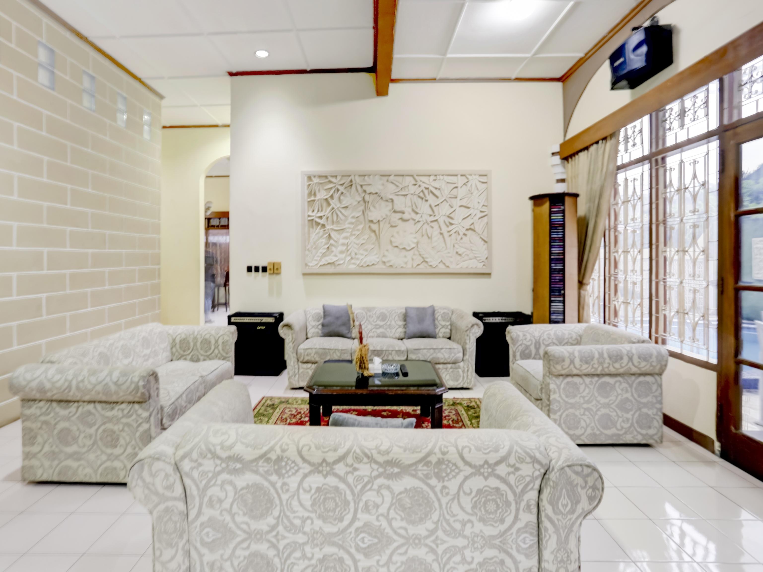 Oyo 90066 Tobana Pejaten House Jakarta Luaran gambar