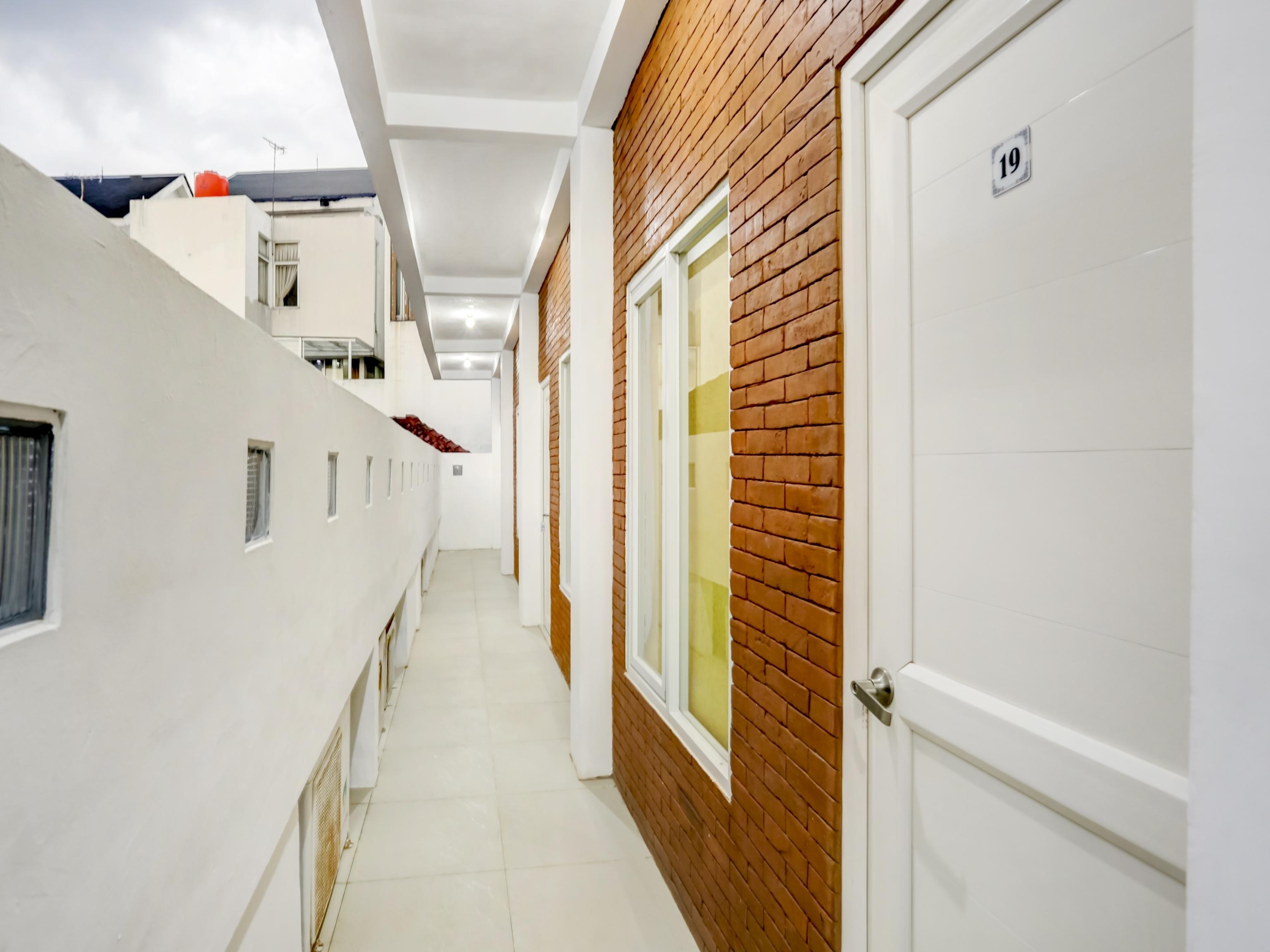 Oyo 90066 Tobana Pejaten House Jakarta Luaran gambar